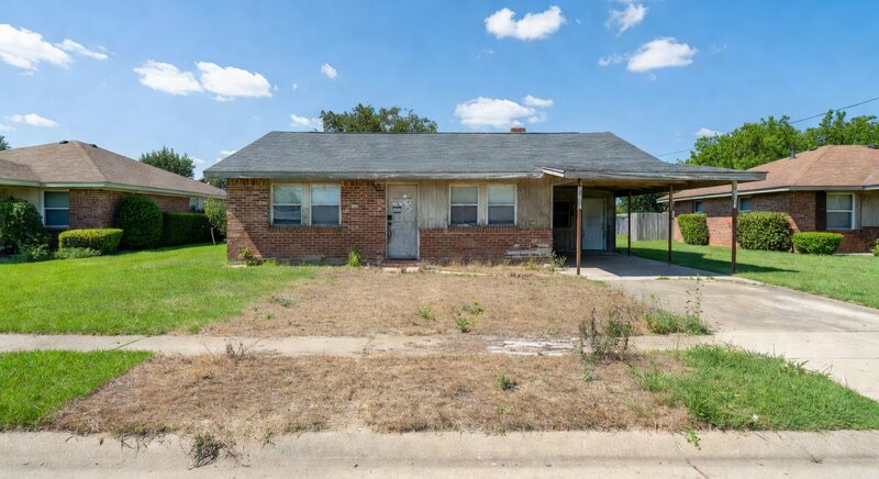 Vacant split-level in San Antonio TX